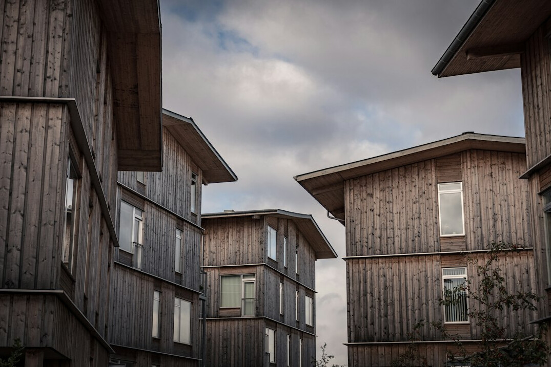 Modern wooden harbor bath structure in Aarhus